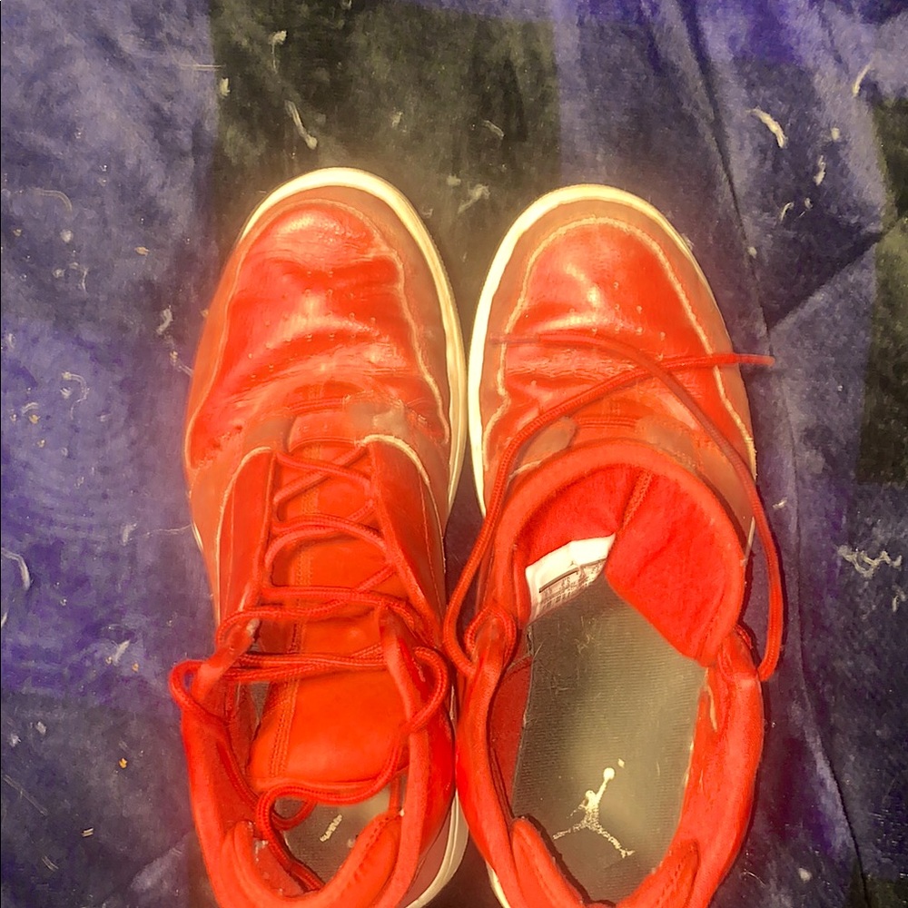 Rare but worn red jordans
Good condition 
Midly used/aged 
Red and white